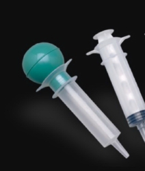 Green Bulb Irrigation Syringe with Tip Protector 60 mL